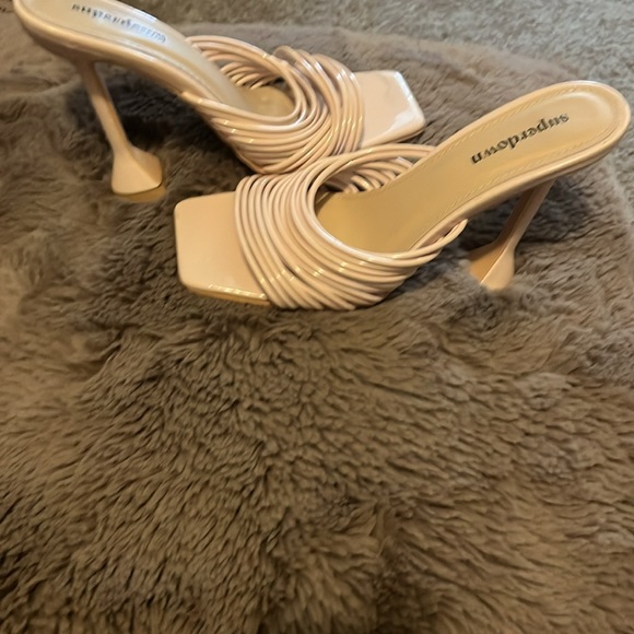 Worn maybe once - Picture 3 of 5